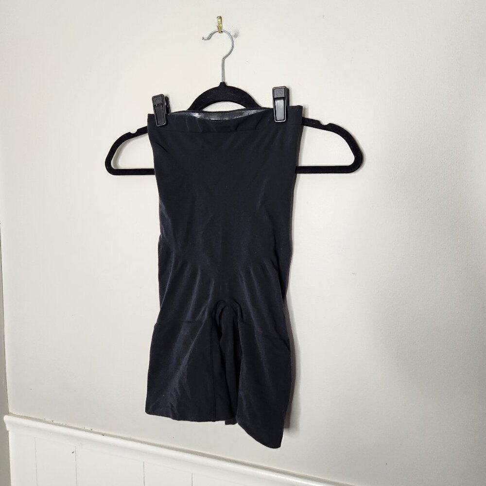 SPANX Solid Black Seamless Compression Sculpt Shorts